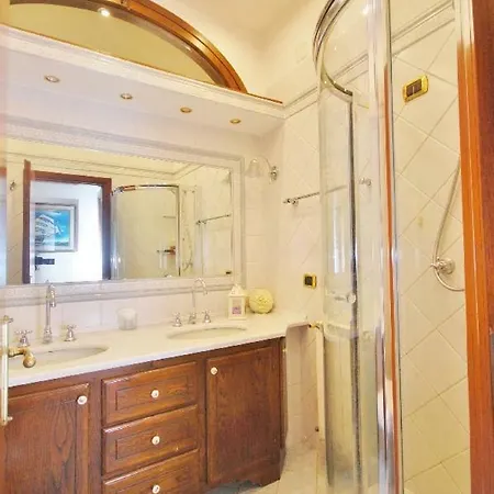 Raffinato Attico Vicino Al Mare Con Solarium Lido Di Apartment *