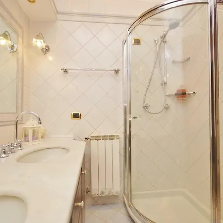 Raffinato Attico Vicino Al Mare Con Solarium Lido Di Apartment