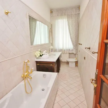 Raffinato Attico Vicino Al Mare Con Solarium Lido Di Apartment *