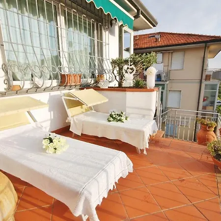 Raffinato Attico Vicino Al Mare Con Solarium Lido Di * Camaiore