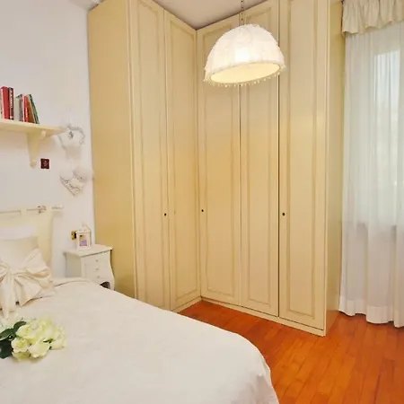 Raffinato Attico Vicino Al Mare Con Solarium Lido Di Apartment *