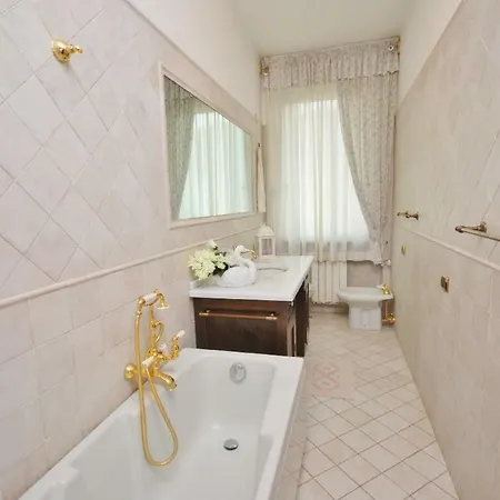Raffinato Attico Vicino Al Mare Con Solarium Lido Di Apartment Camaiore