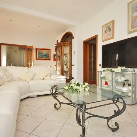Raffinato Attico Vicino Al Mare Con Solarium Lido Di Apartment *