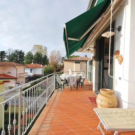 Raffinato Attico Vicino Al Mare Con Solarium Lido Di Camaiore