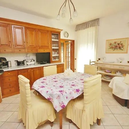 Raffinato Attico Vicino Al Mare Con Solarium Lido Di Apartment *