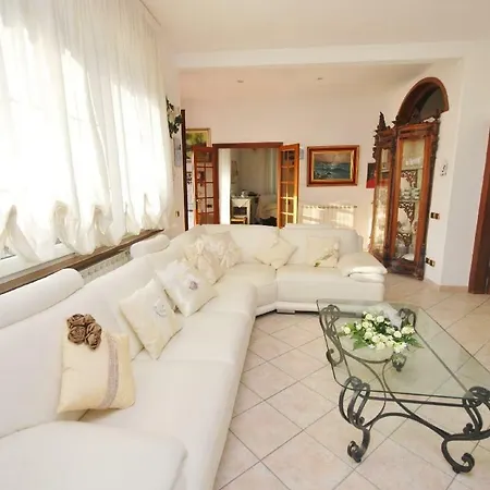 Raffinato Attico Vicino Al Mare Con Solarium Lido Di Camaiore