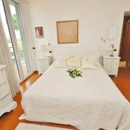 Raffinato Attico Vicino Al Mare Con Solarium Lido Di *